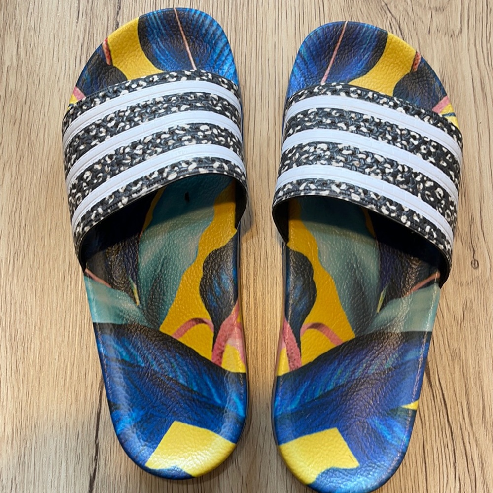 Adidas slides Sz 9 women